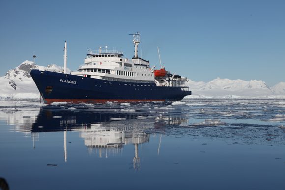 antarctica cruise ship