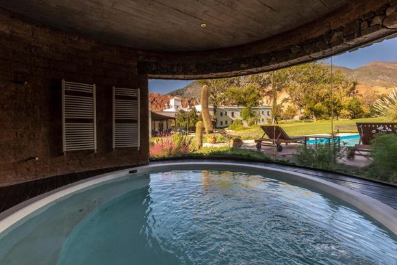 swimming pool in hotel purmamarca