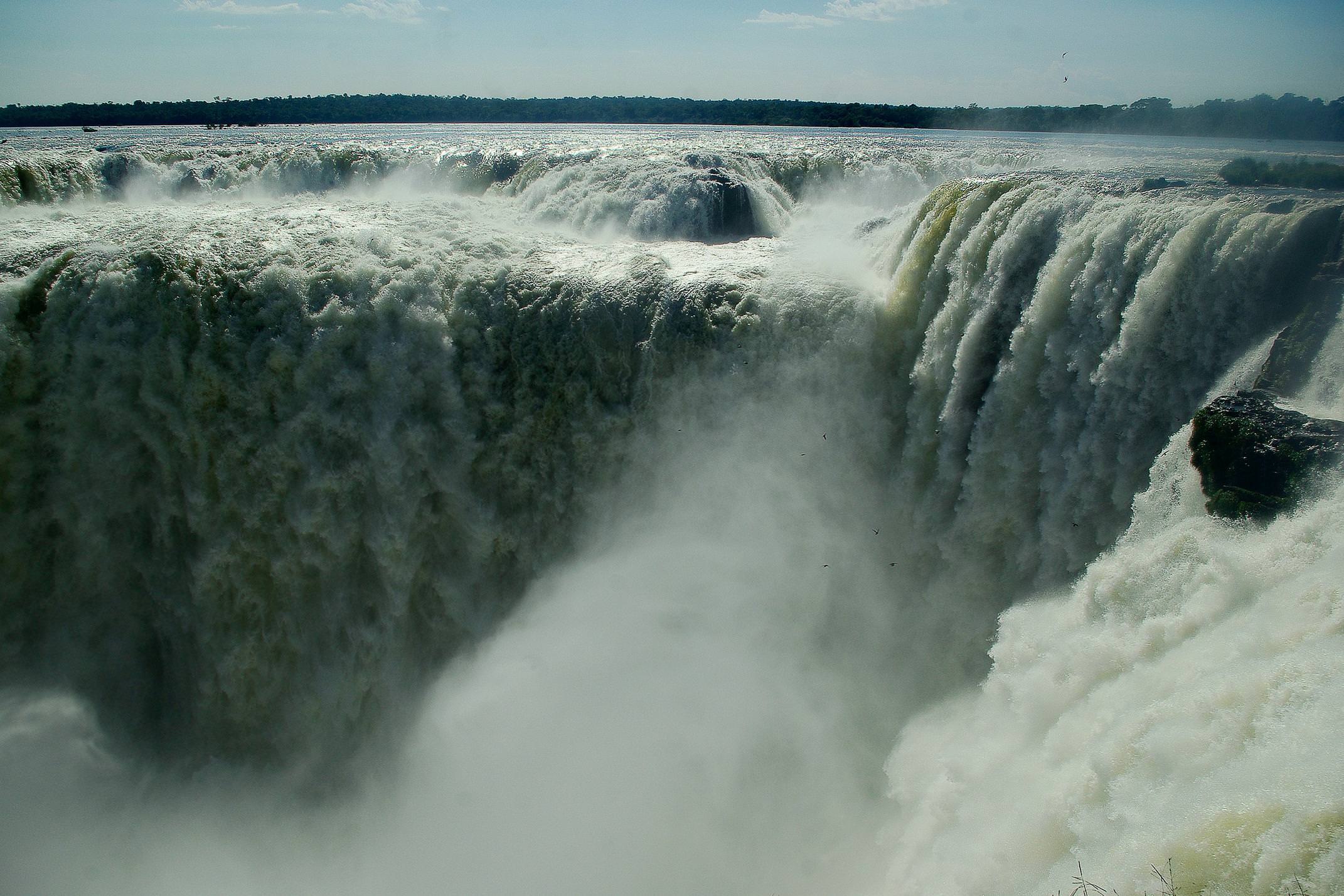 Argentina iguazu devils throat chris bladon