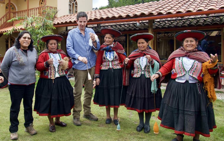 Peru sacred valley chinchero womens weaving cooperative tom spinning yarn