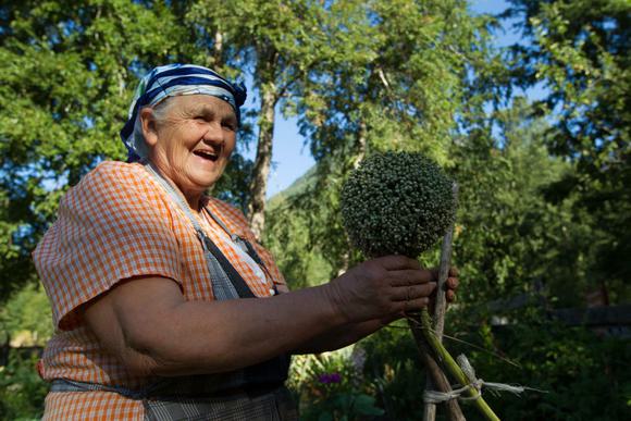 Chile lakes pucon curarrehue mapuche community cooking class seeds garden c rutas ancestrales 1