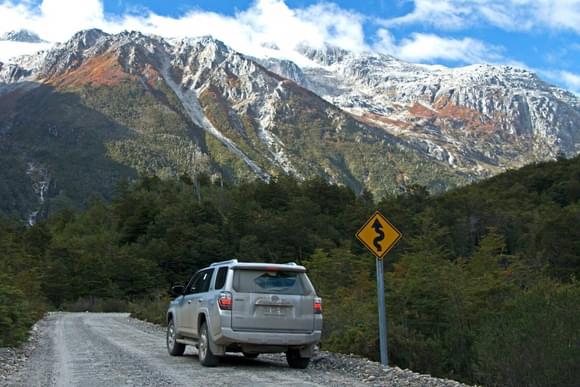 Chile patagonia carretera austral exploradores valley jeep