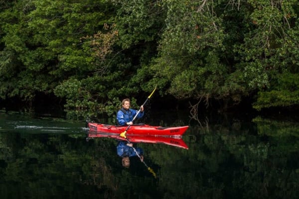 Chile patagonia huilo huilo kayak pozo de oro