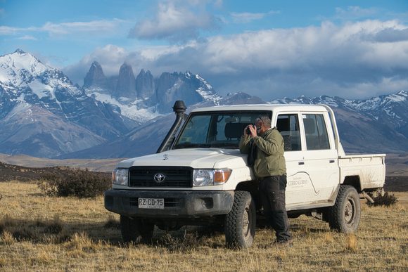 guided looking through binoculars in torres del paine