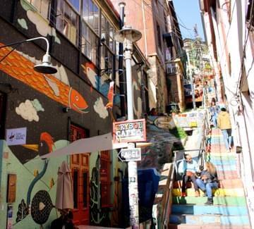 valparaiso colourful street