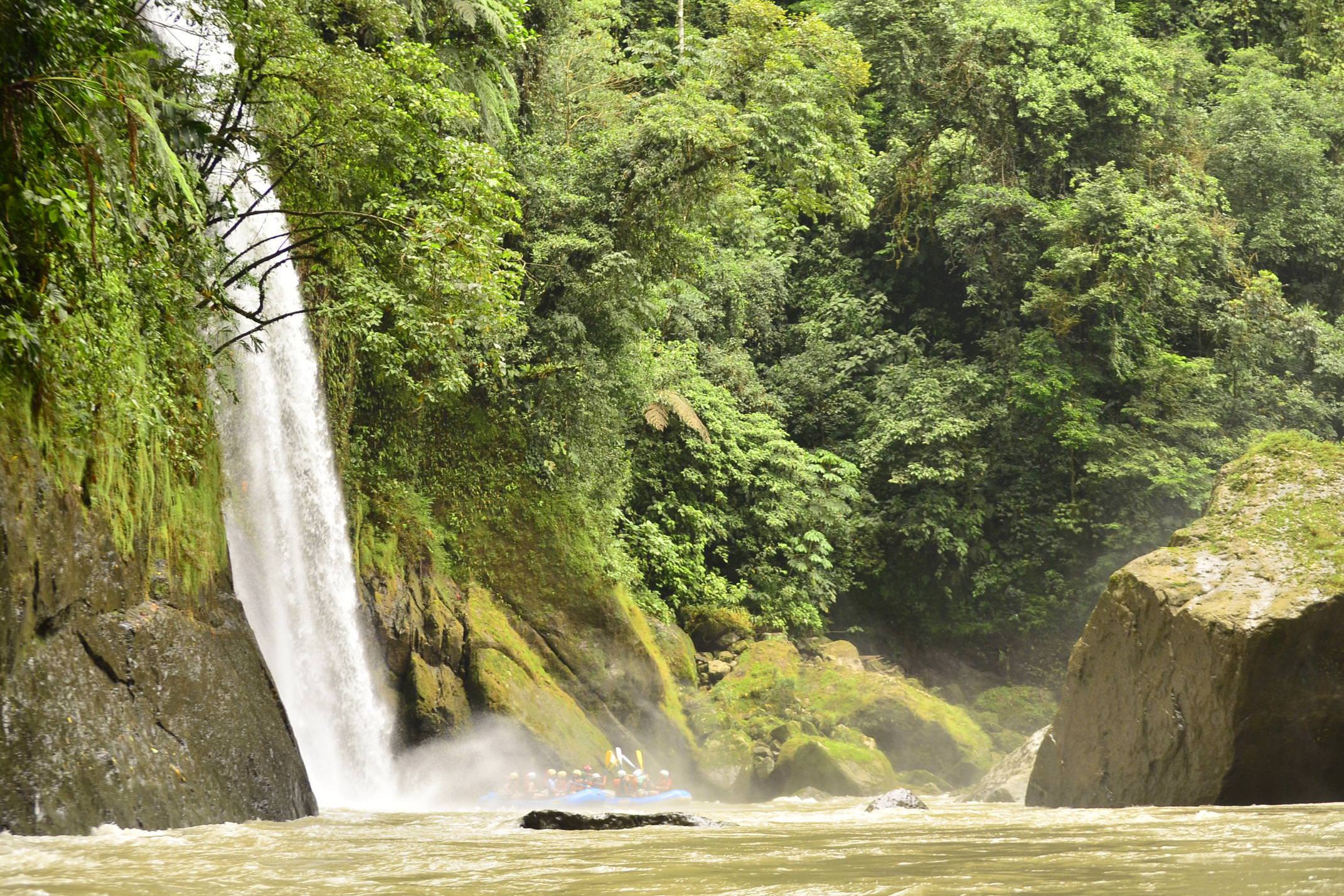 Costa rica pacuare rafting under waterfall