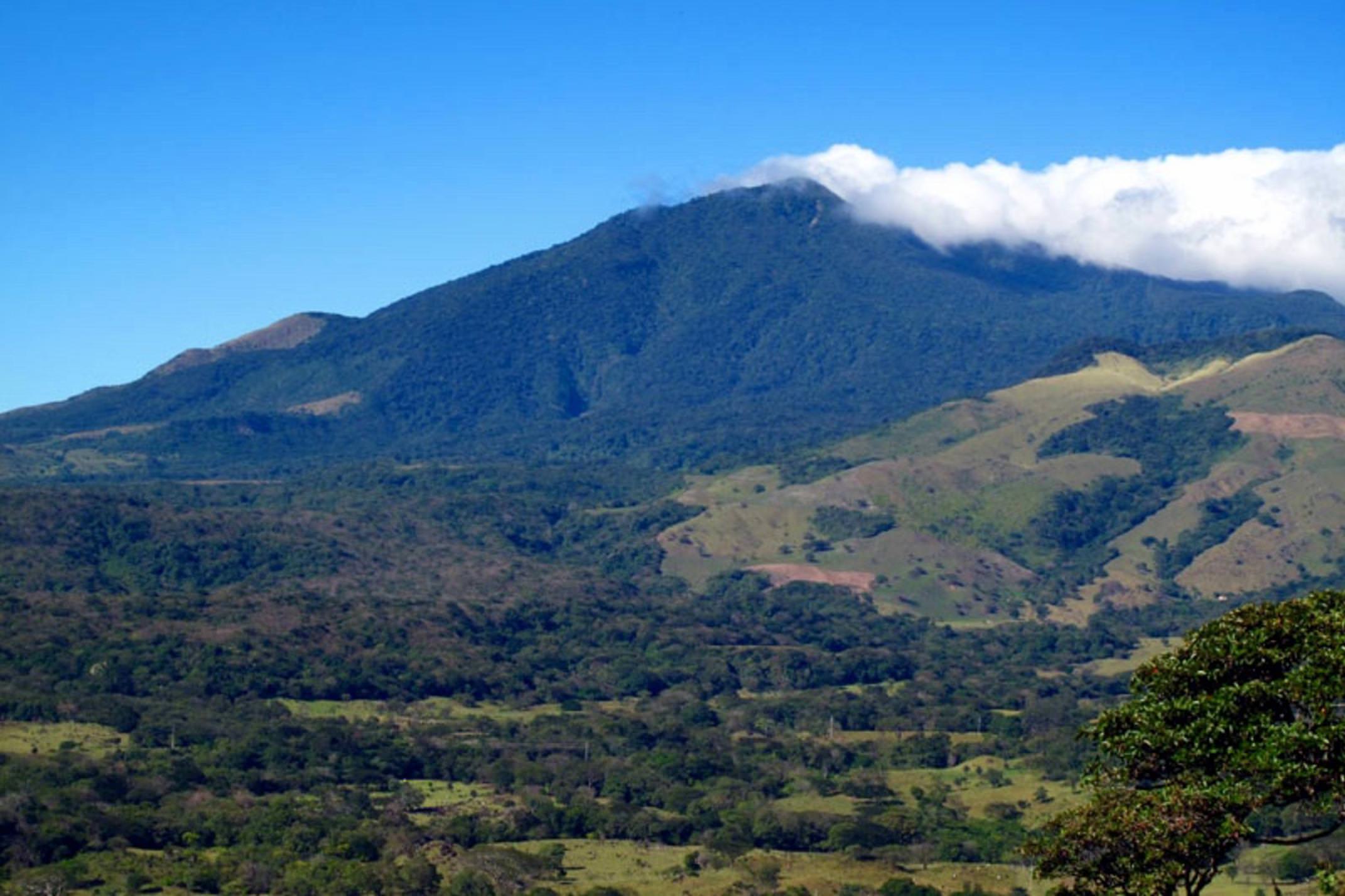 Costa rica rio perdido miravalles volcano