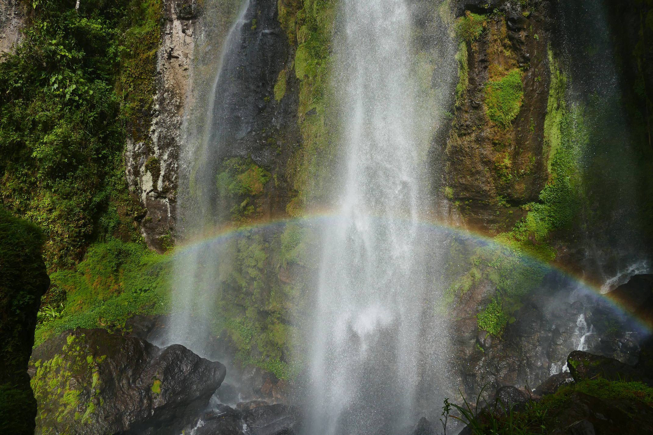 Nicaragua jinotega penas blancas cascada arcoiris copyright pura emma bye