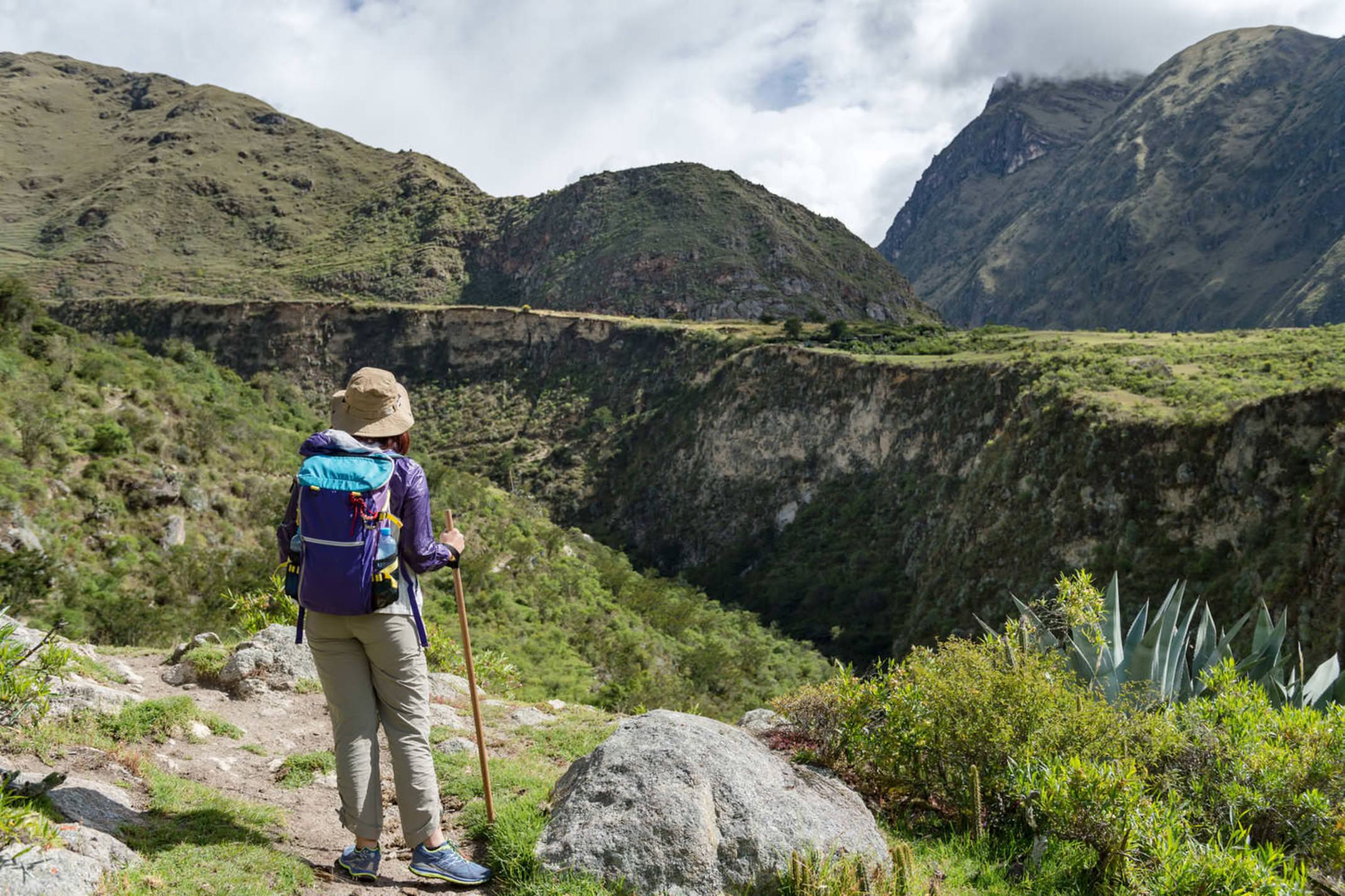 Peru inca trail travallers walking on the inca trail km82 machu picchu peru