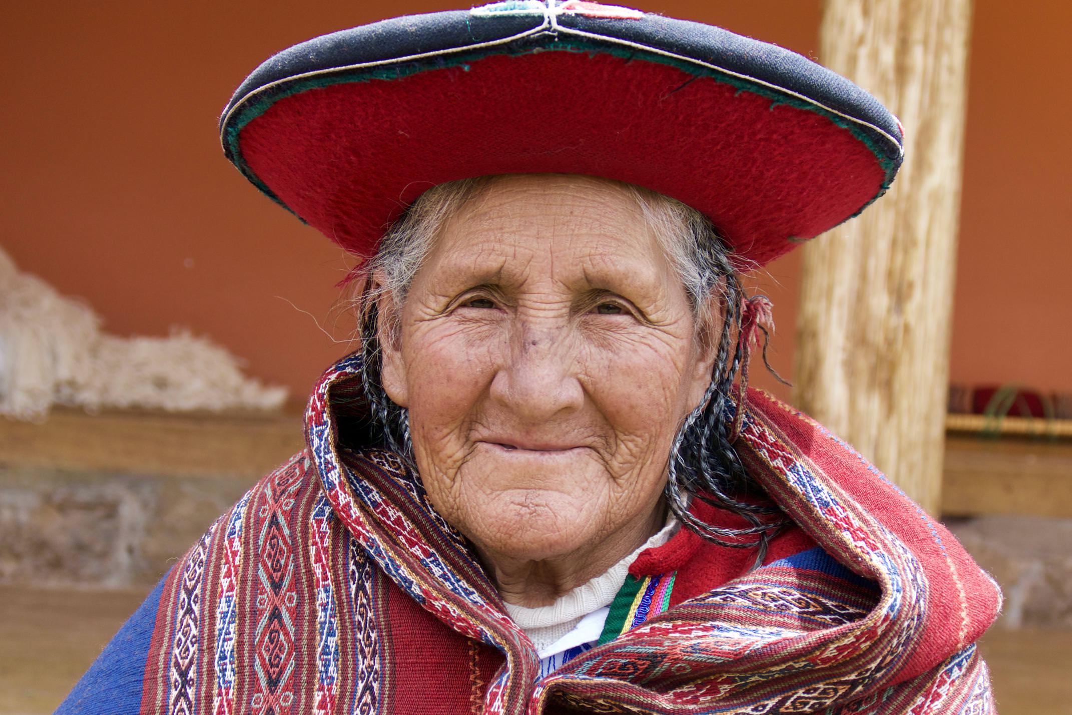 Peru sacred valley chinchero weaver old lady smiling