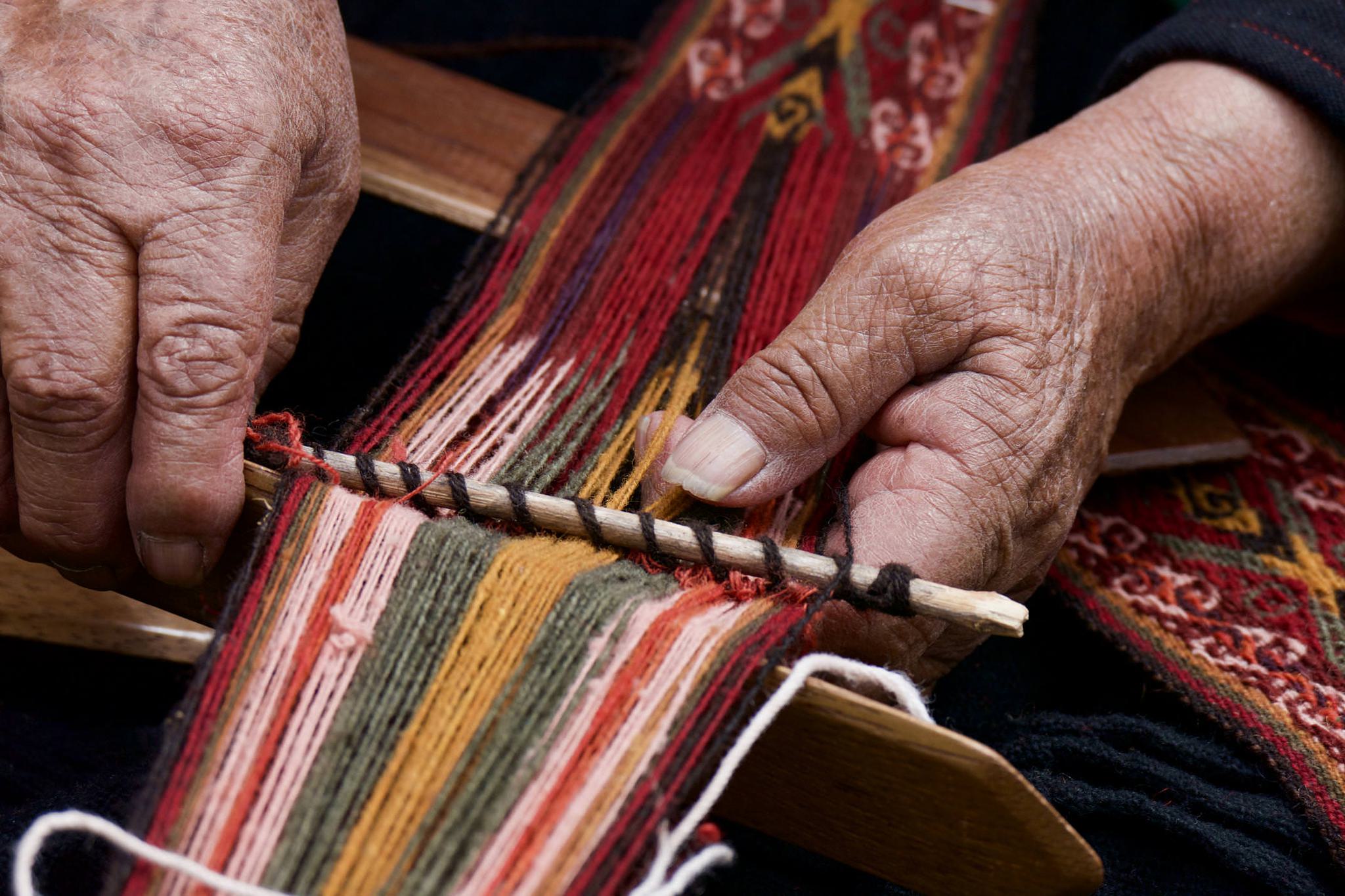 Peru sacred valley chinchero weavers hands