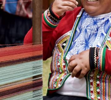 chinchero female weaving coperative