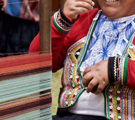 Peru sacred valley chinchero weavers simling loom