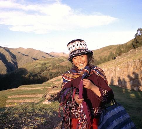 Peru sacred valley girl selling trinkets