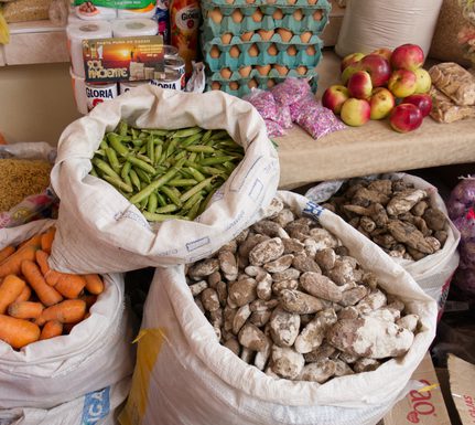 Peru sacred valley market vegetables pura aventura