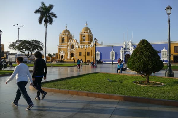 Peru trujillo colonial plaza c sarah pura