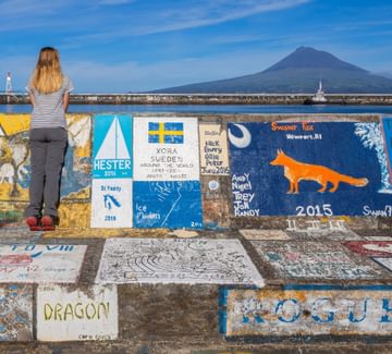 lady at sailor paintings in horta marina