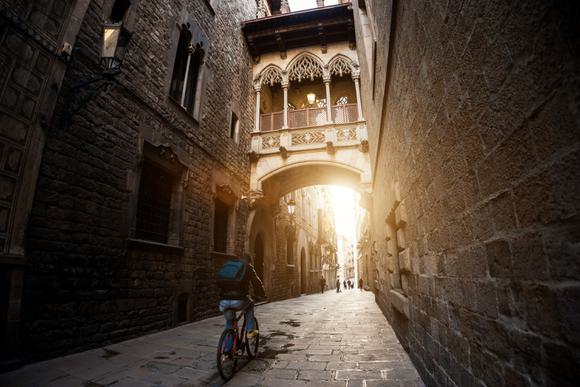 cycling barcelona old town gothic quarter