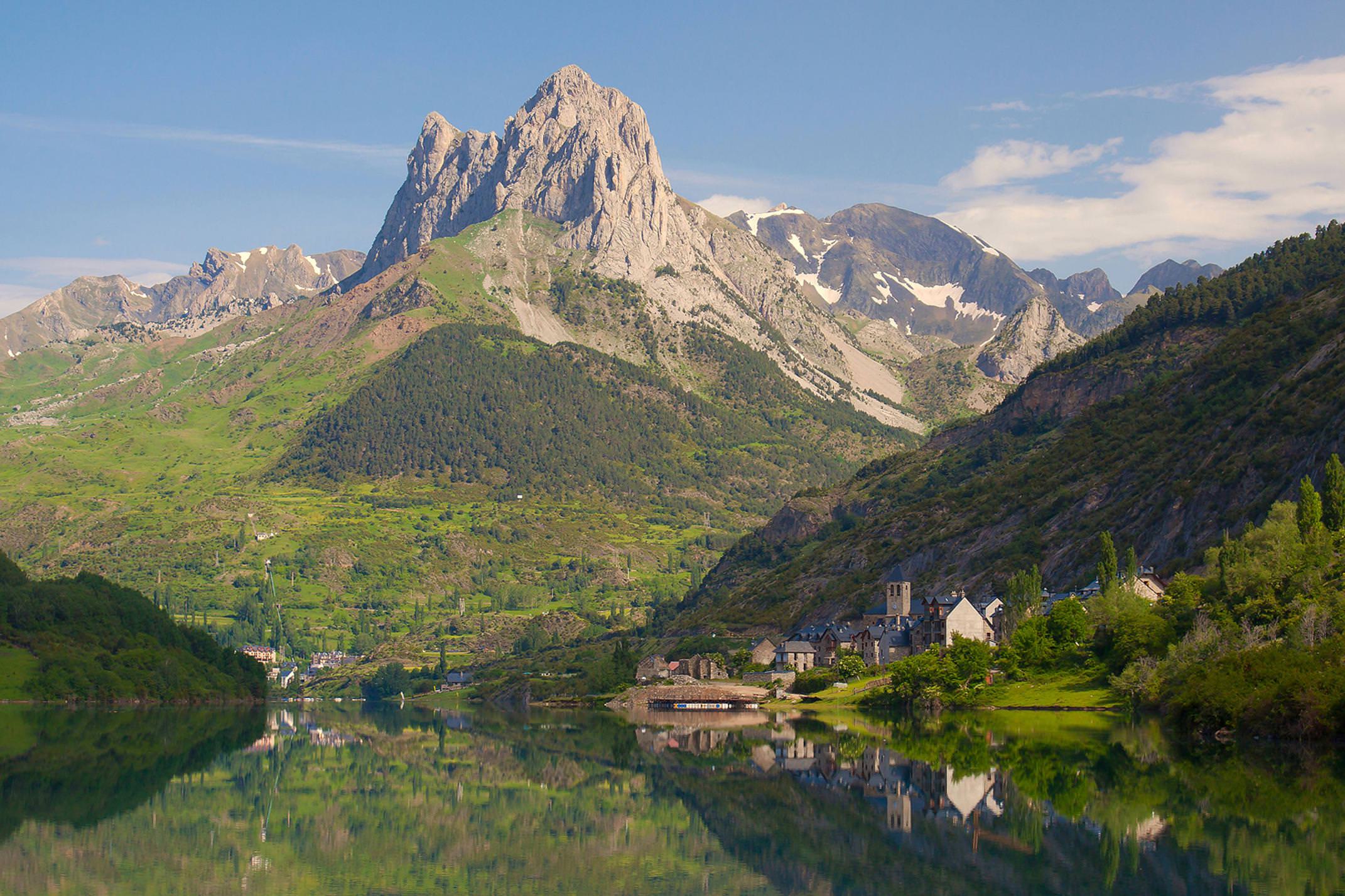 Spain huesca pyrenees tena lanuza c jipolo