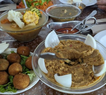 Spain la gomera las hayas meal chris bladon pura aventura