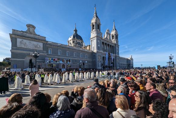 madrid almudena cathedral procession