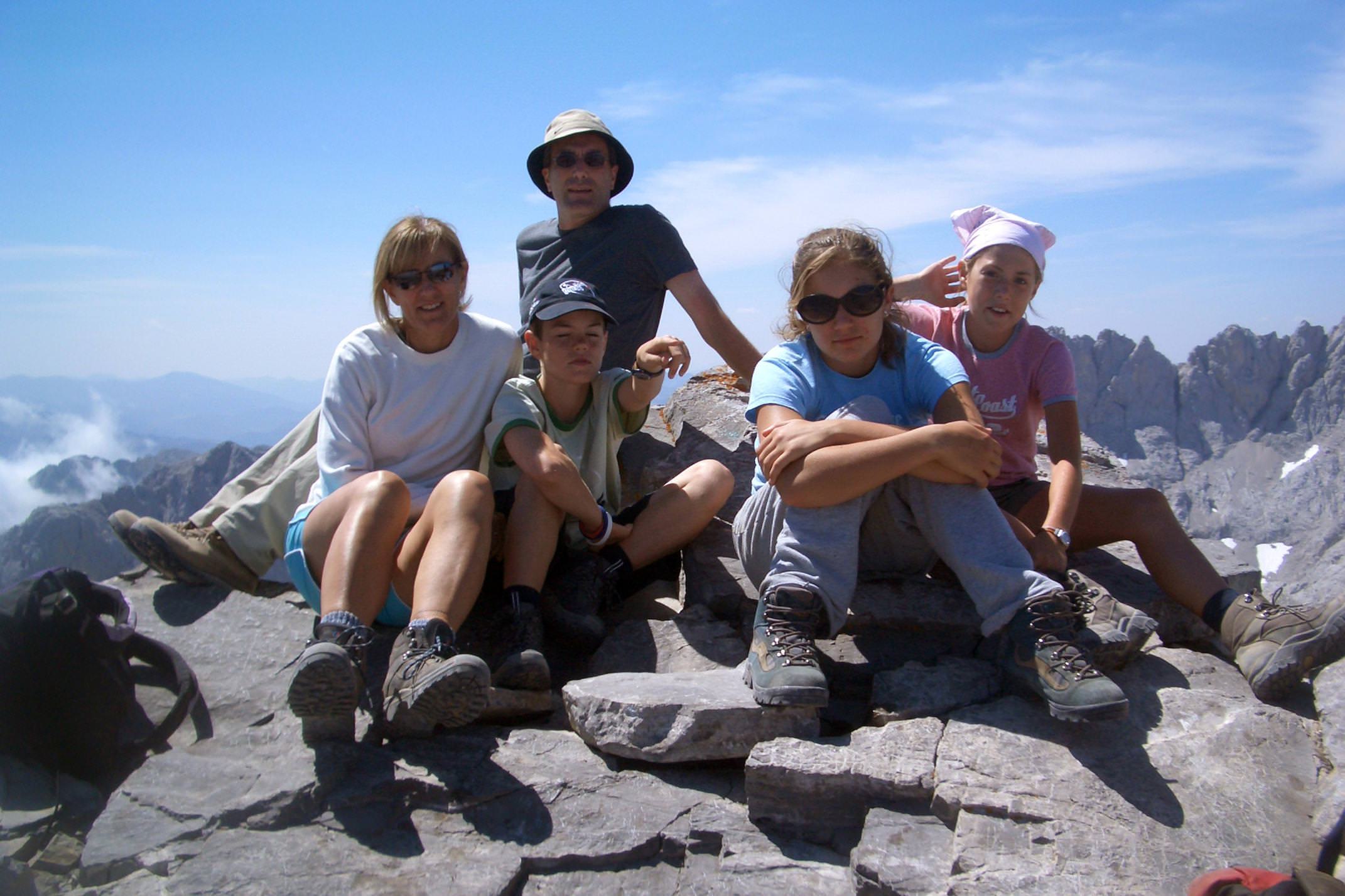 Spain picos de europa family sitting horcados rojos