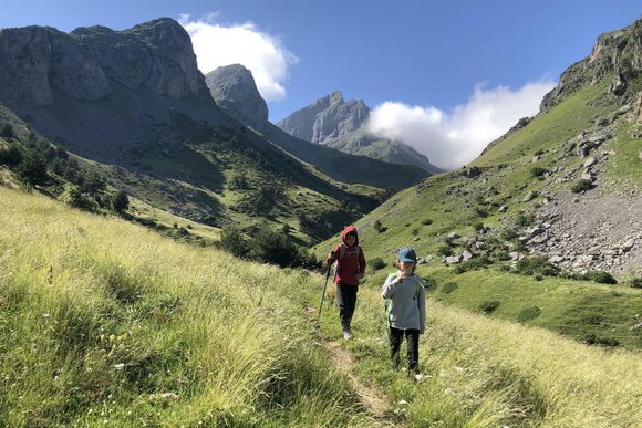 kids walking in ordesa national park