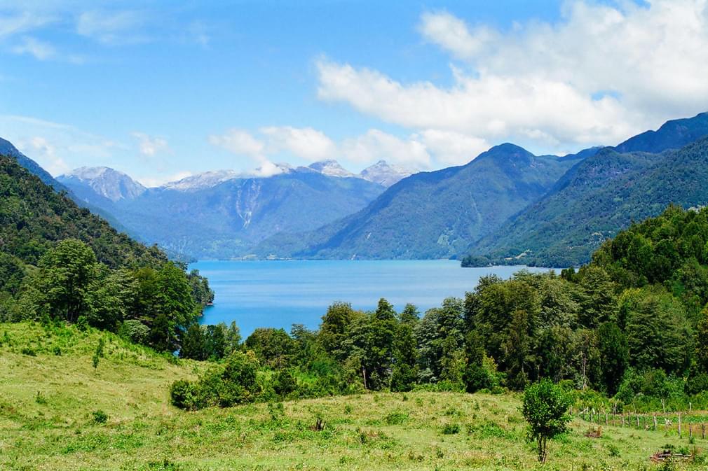 Chile lakes lago todos los santos c hugoht20180829 76980 1gozo0b