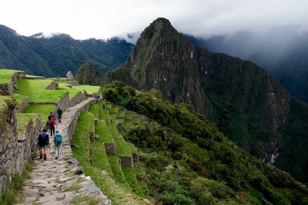 Peru machu picchu arriving from sun gate 120180829 76980 iy8v91