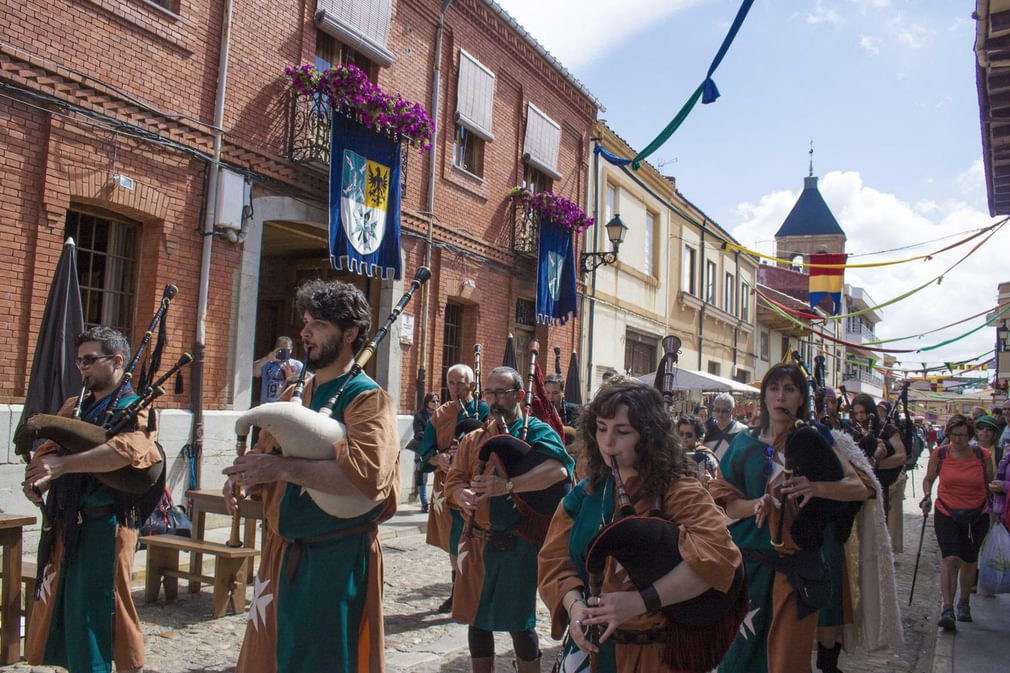 Spain camino orbigo pilgrims medieval celebration c dmartin20180829 76980 120mog4