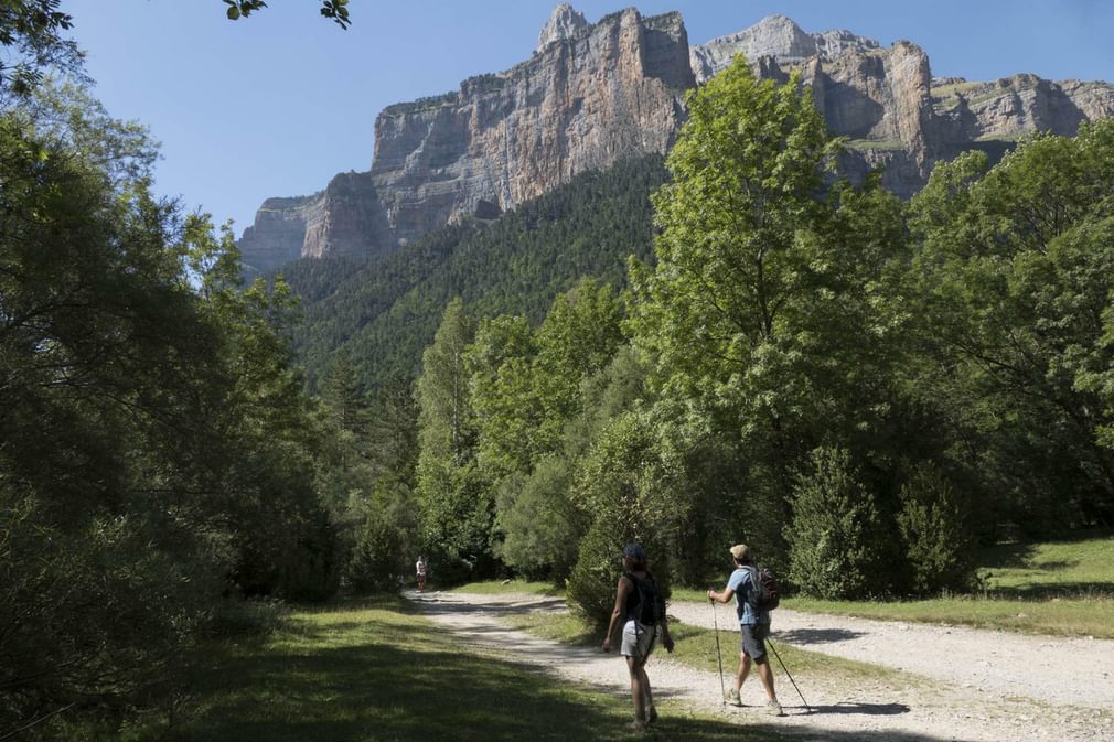 Spain pyrenees ordesa arriving to pradera20180829 76980 d4g0nw